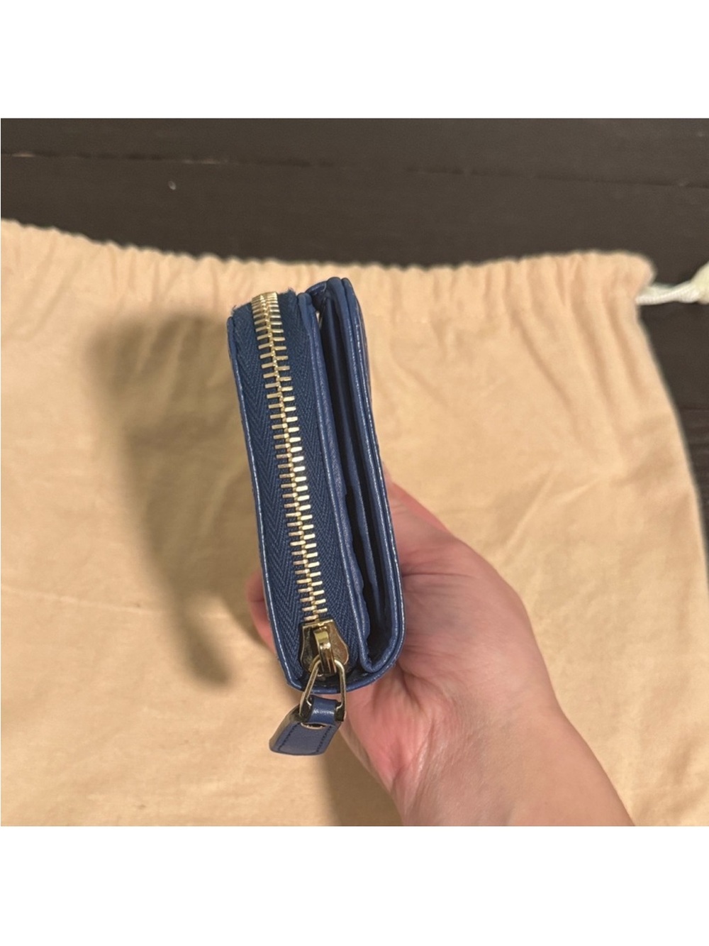 Gucci Electric Blue Embossed Leather Zip Wallet - Picture 3 of 7